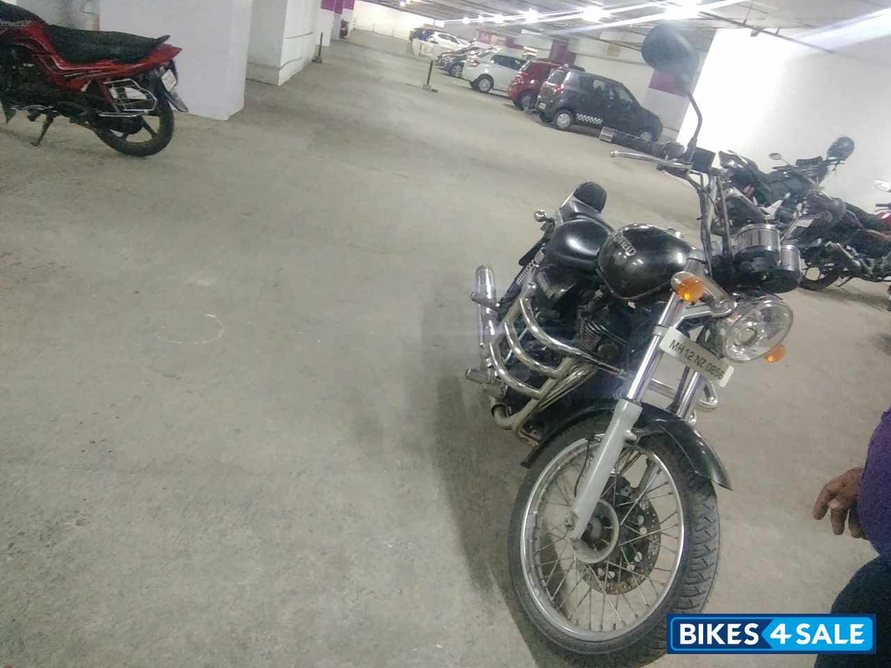 Lightning Royal Enfield Thunderbird 350 Lightning Royal Enfield Thunderbird 350