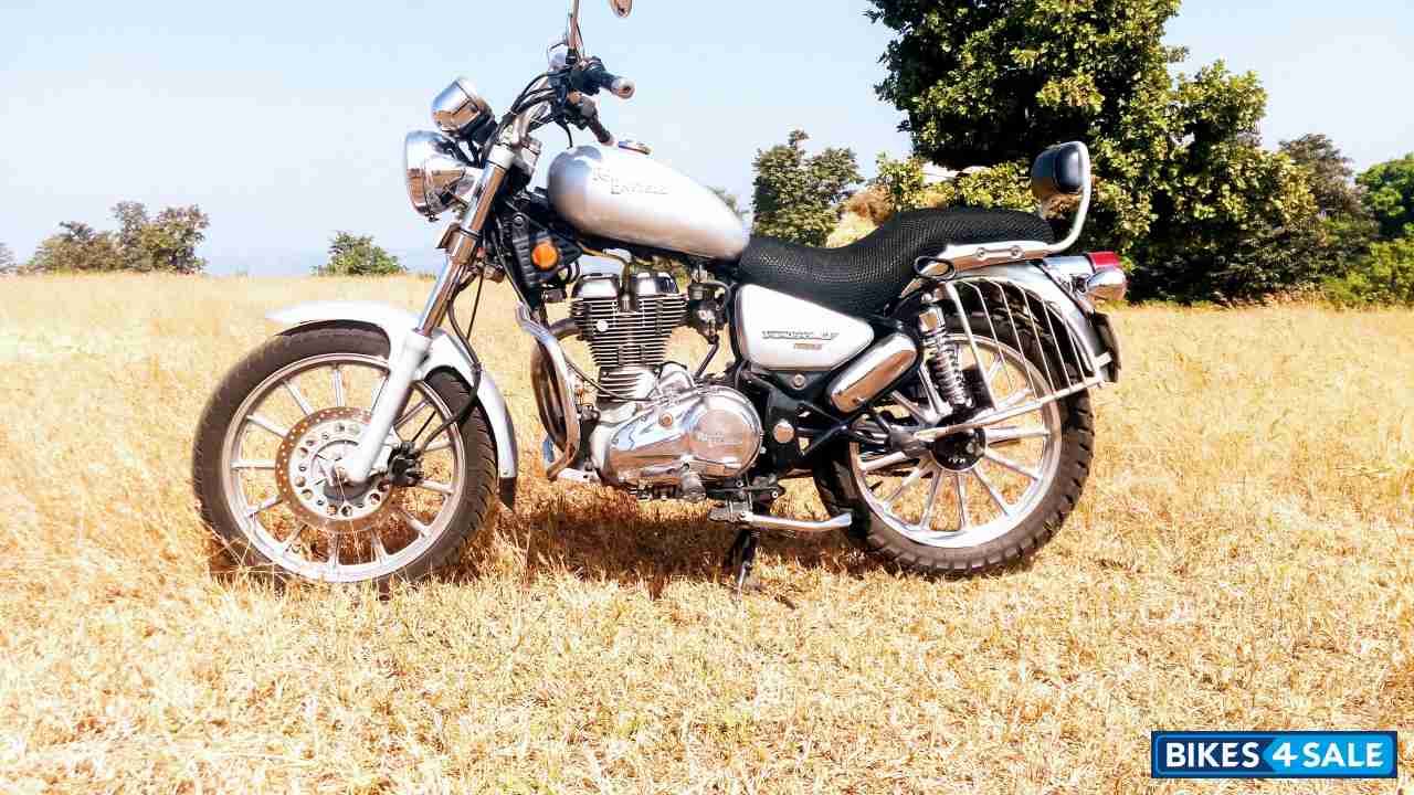 Silver Royal Enfield Thunderbird TwinSpark 350 Silver Royal Enfield Thunderbird TwinSpark 350