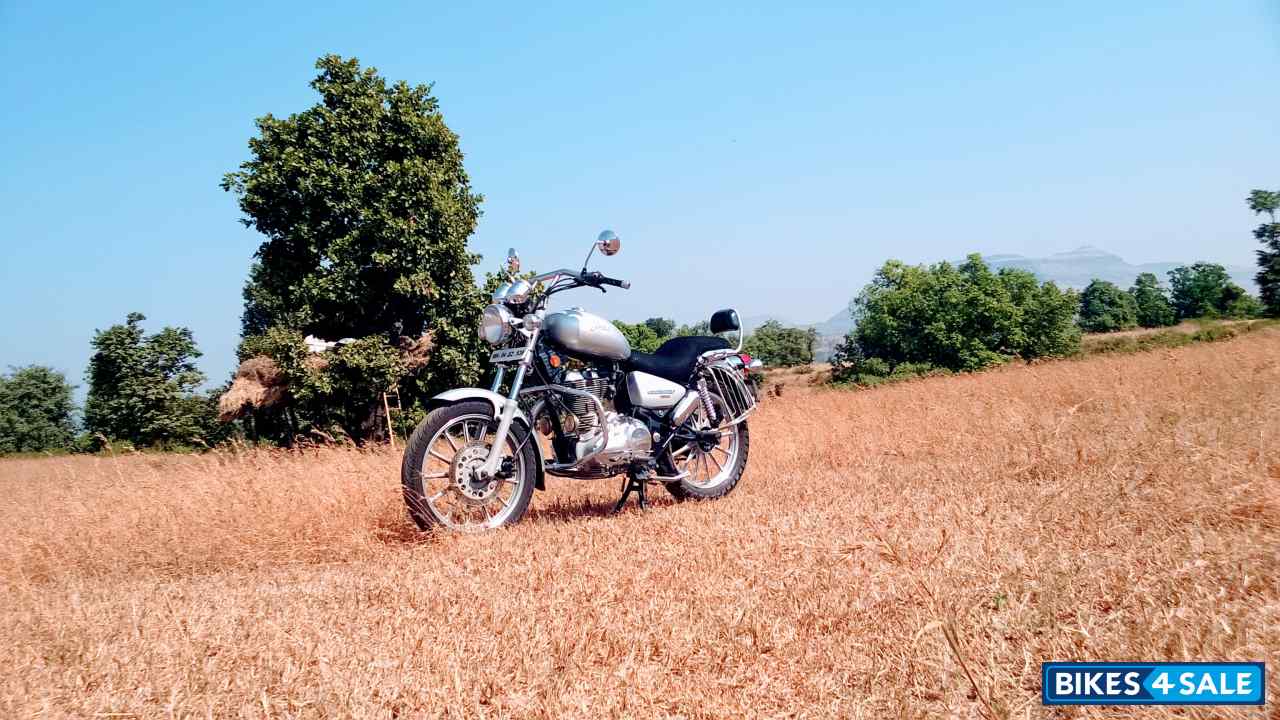 Silver Royal Enfield Thunderbird TwinSpark 350 Silver Royal Enfield Thunderbird TwinSpark 350