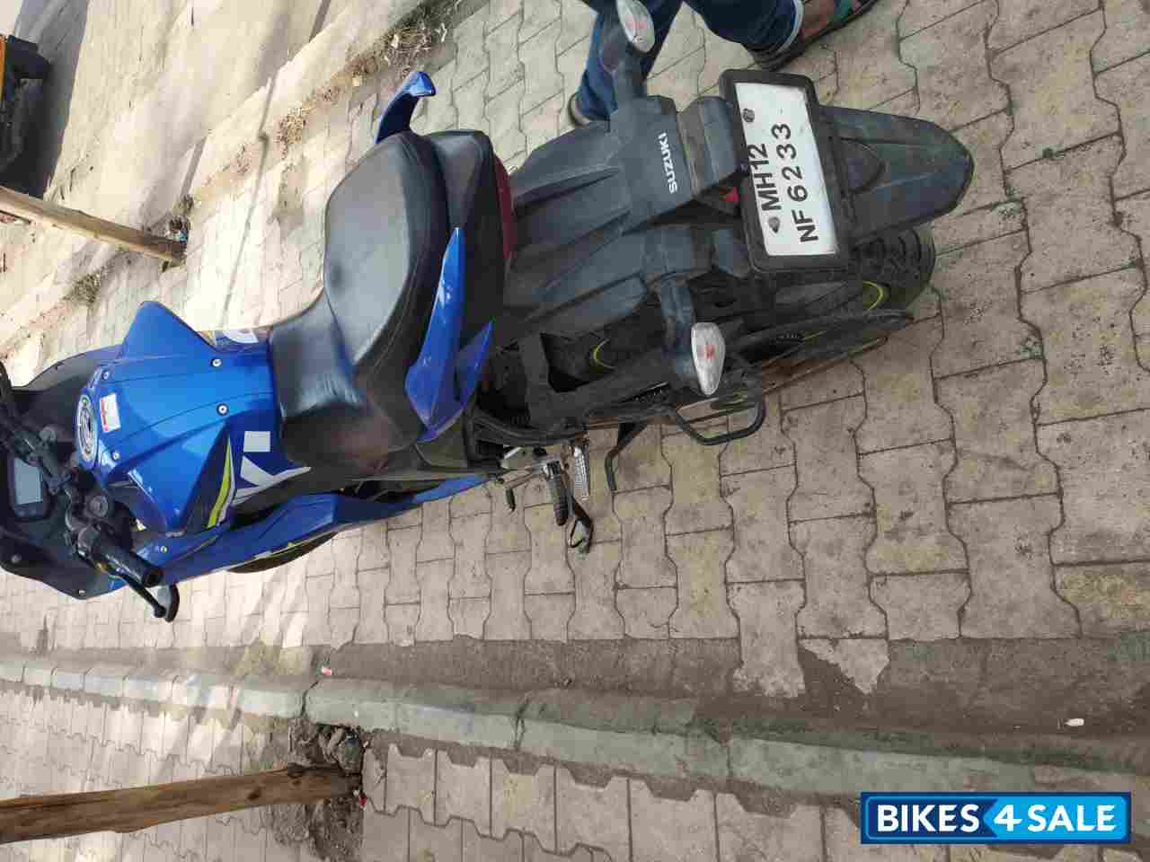 Blue Suzuki Gixxer SF