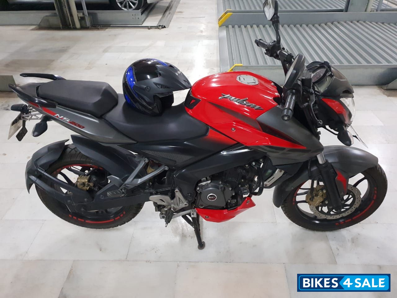 Bajaj Pulsar 200 NS Bajaj Pulsar 200 NS