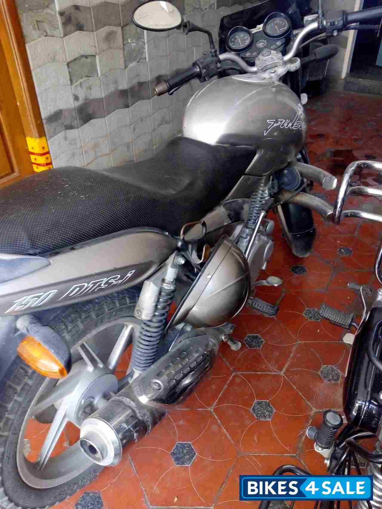 Grey Bajaj Pulsar 150 DTSi Grey Bajaj Pulsar 150 DTSi