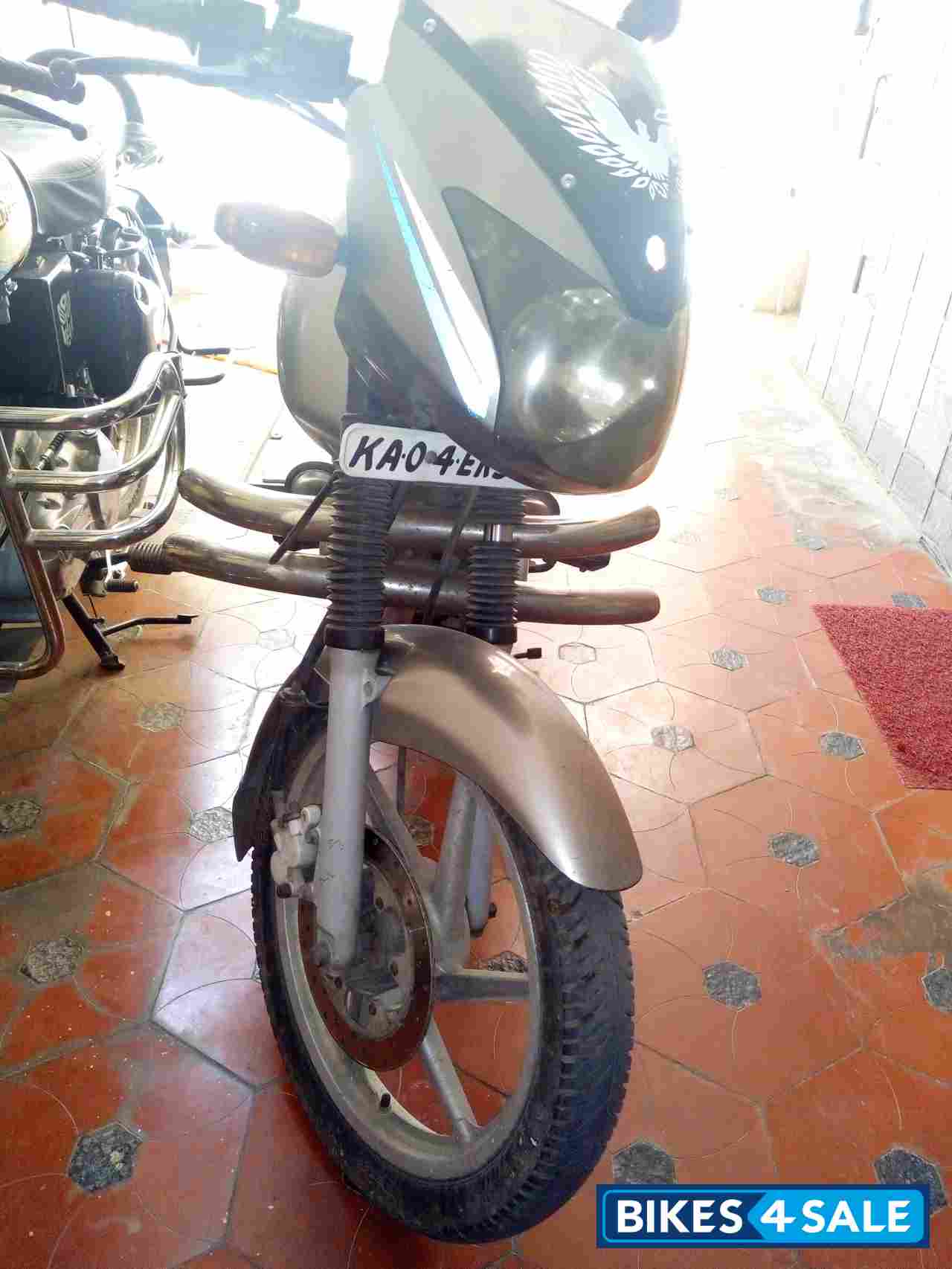 Grey Bajaj Pulsar 150 DTSi Grey Bajaj Pulsar 150 DTSi