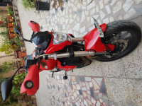 Red Benelli TNT 300
