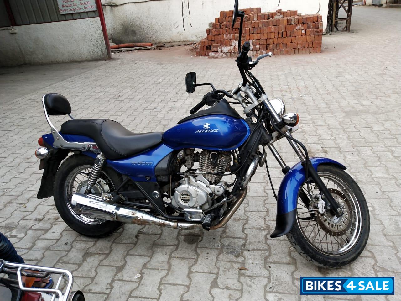 Bajaj Avenger 220 DTS-i