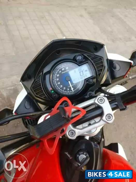 Red And White Mahindra Mojo XT 300
