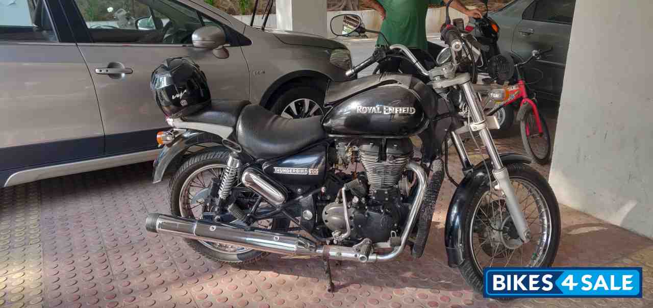 Black Royal Enfield Thunderbird 500 Black Royal Enfield Thunderbird 500