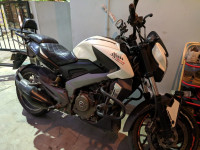 White Bajaj Dominar 400