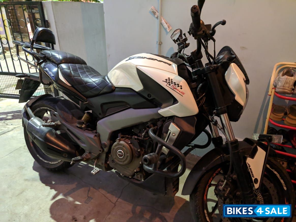 White Bajaj Dominar 400
