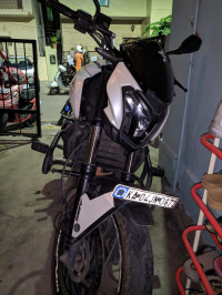 White Bajaj Dominar 400