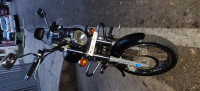 Black Bajaj Avenger 220 DTS-i