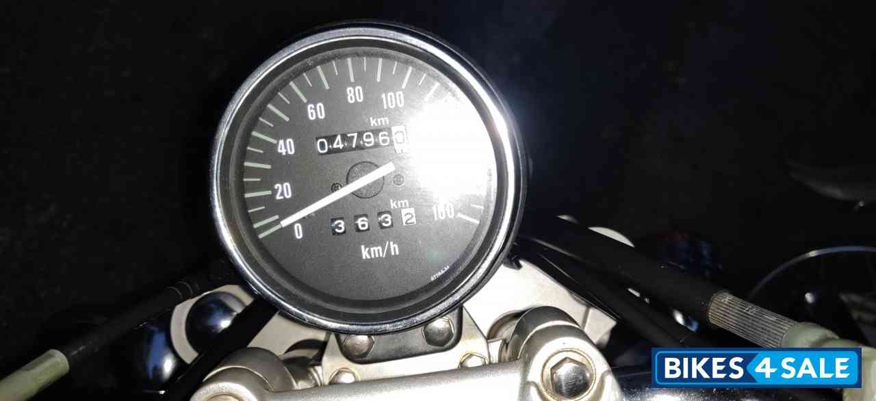 Black Bajaj Avenger 220 DTS-i Black Bajaj Avenger 220 DTS-i