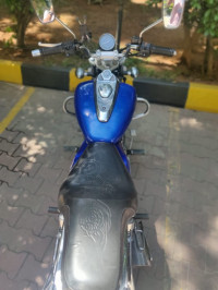 Blue Bajaj Avenger 200 DTS-i