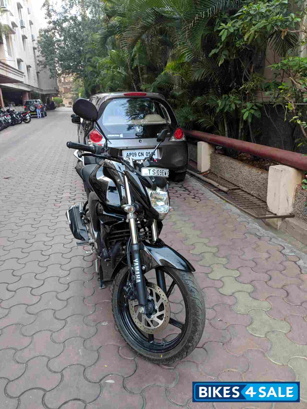 Black Yamaha FZ