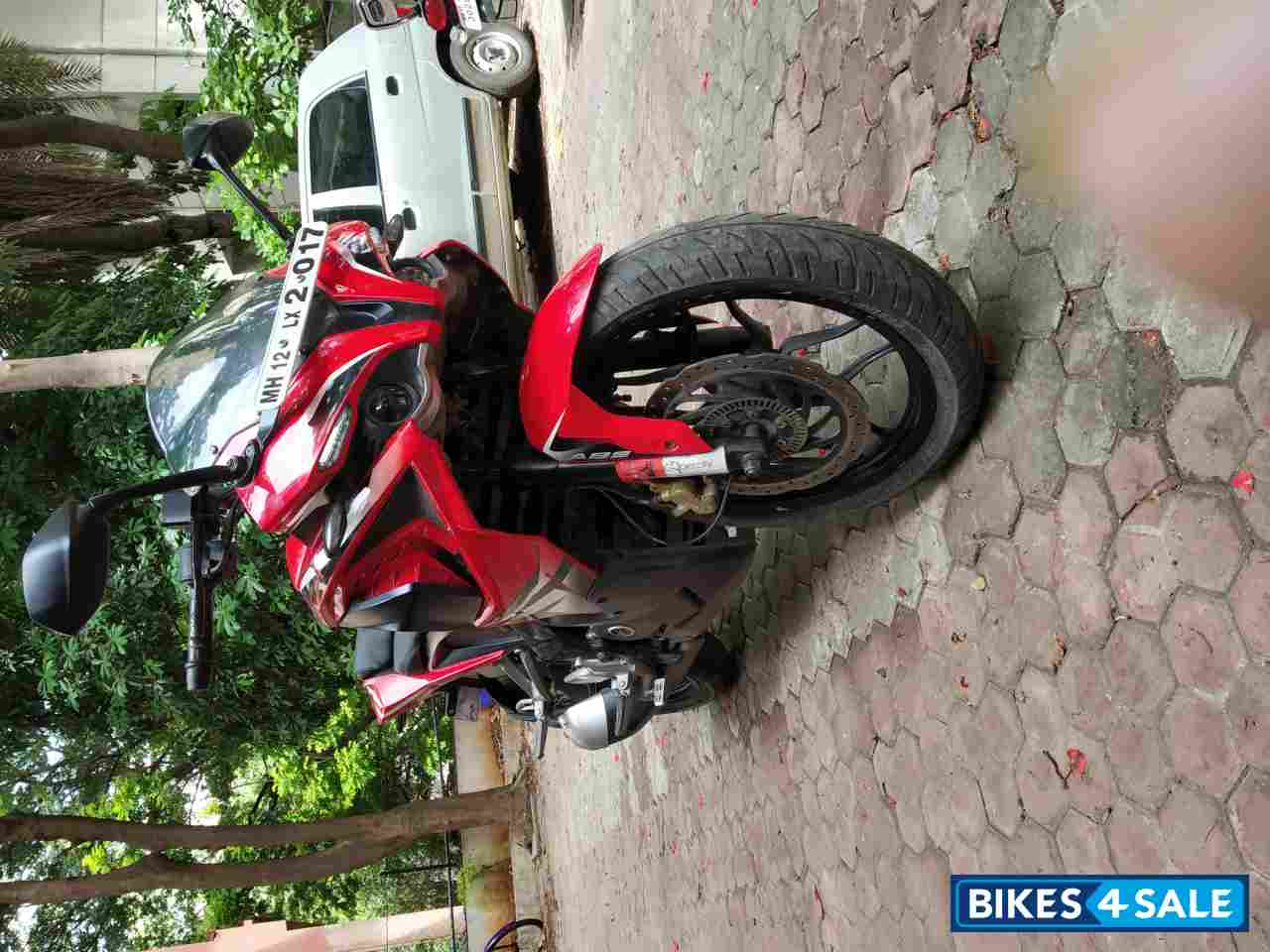 Bajaj Pulsar RS 200
