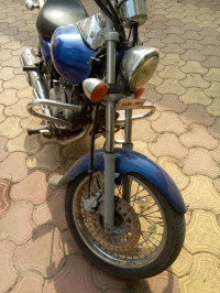 Blue Bajaj Avenger 220 DTS-i