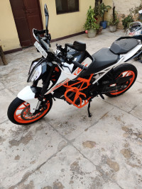 White KTM Duke 390