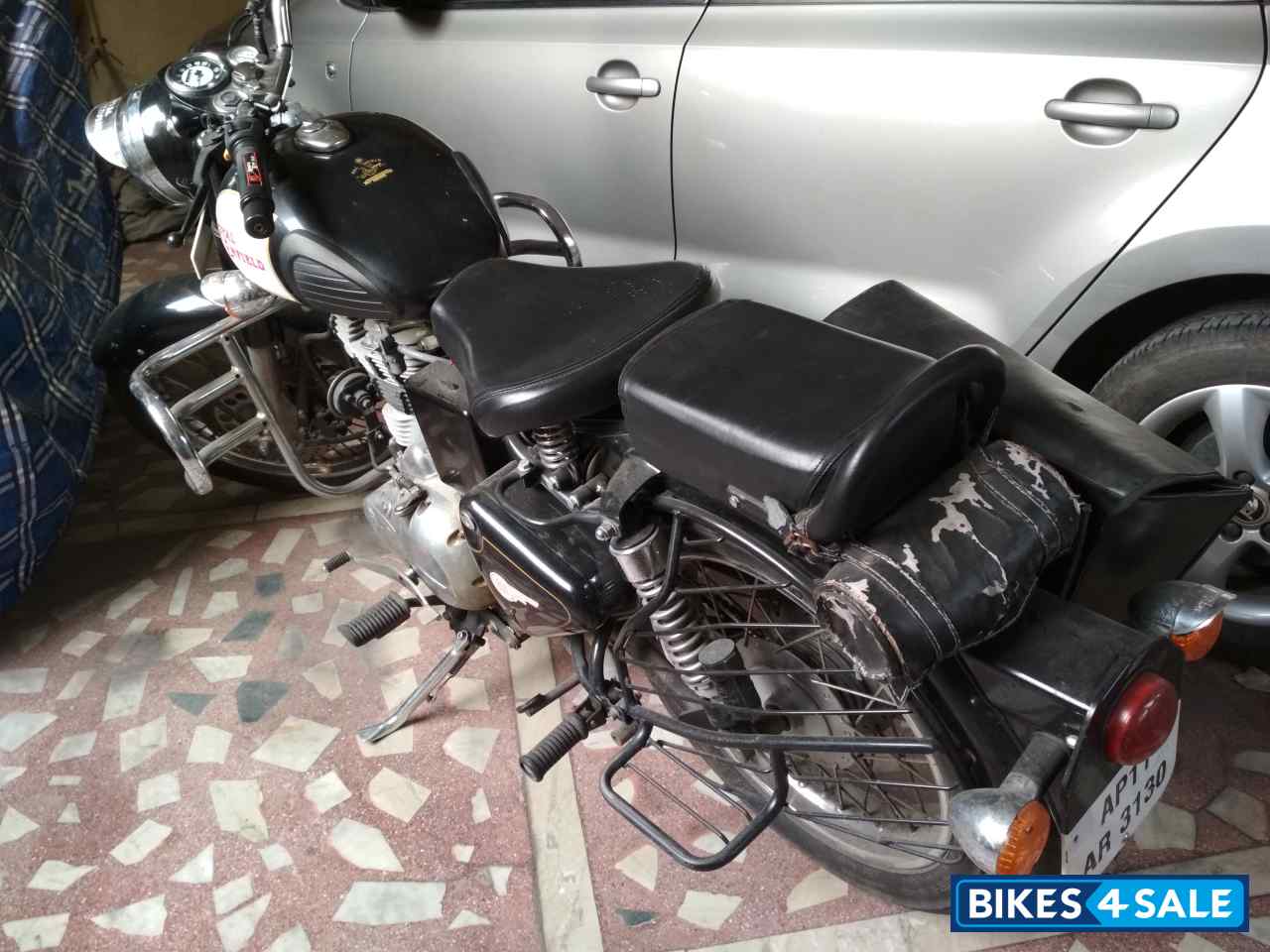 Black Royal Enfield Classic 350