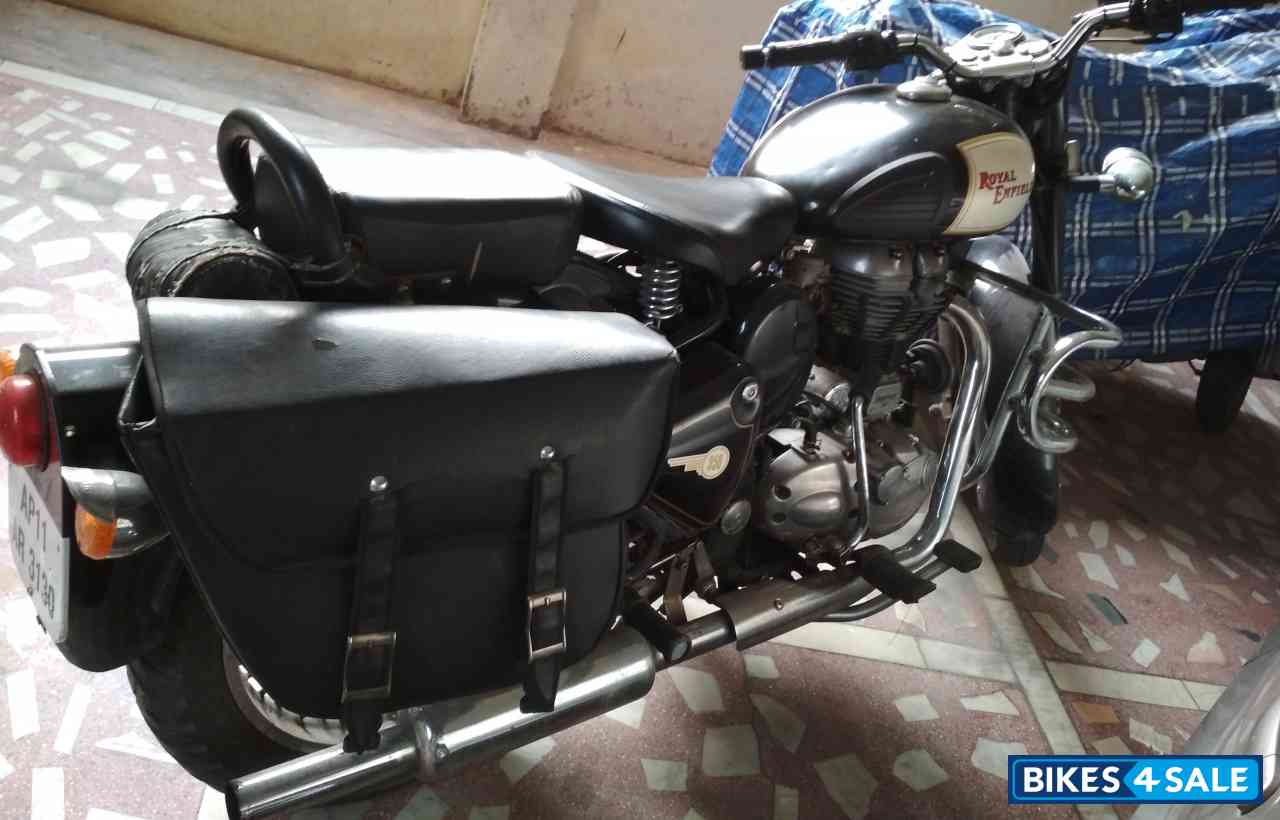 Black Royal Enfield Classic 350