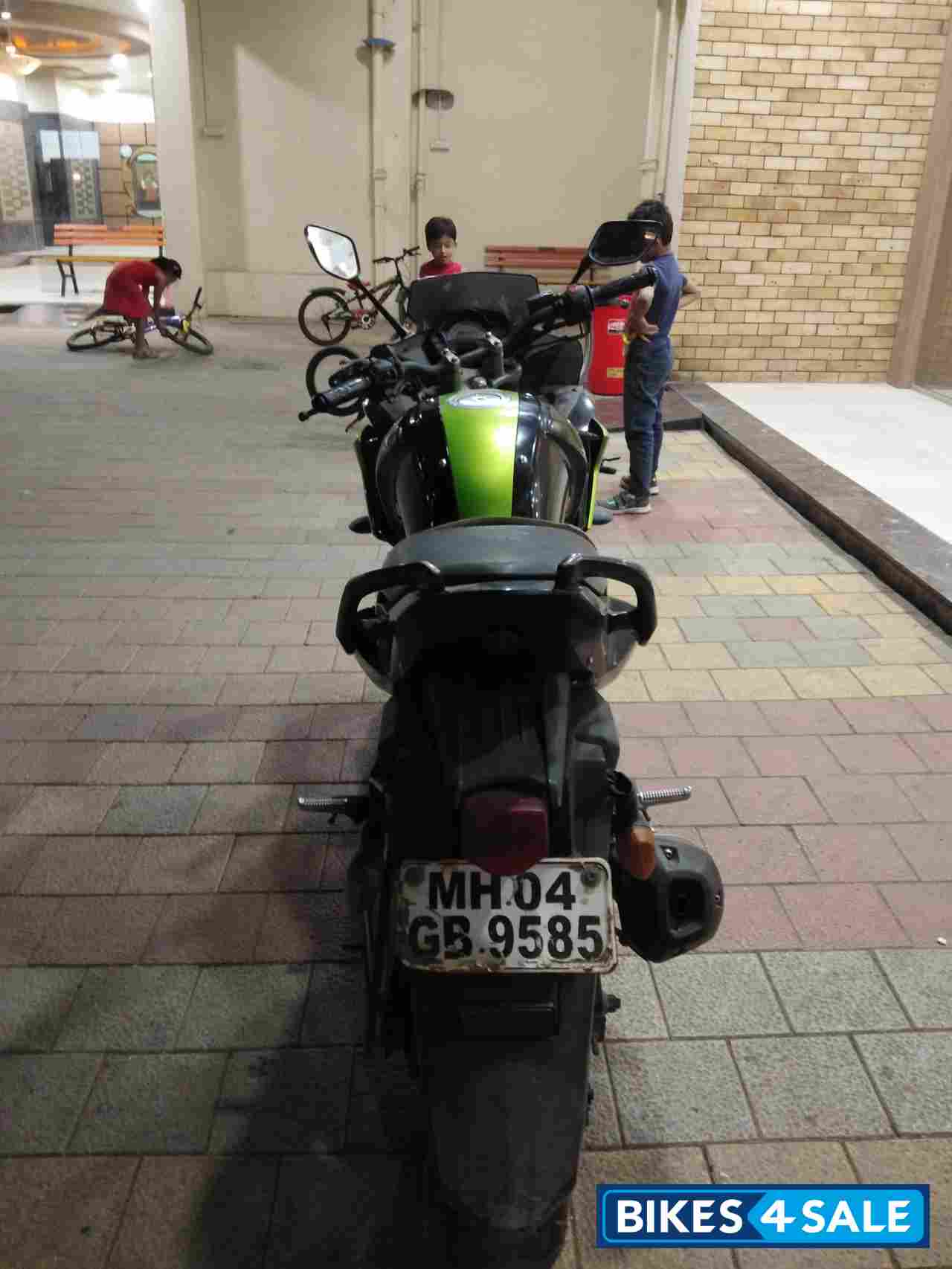 Black And Green Yamaha Fazer