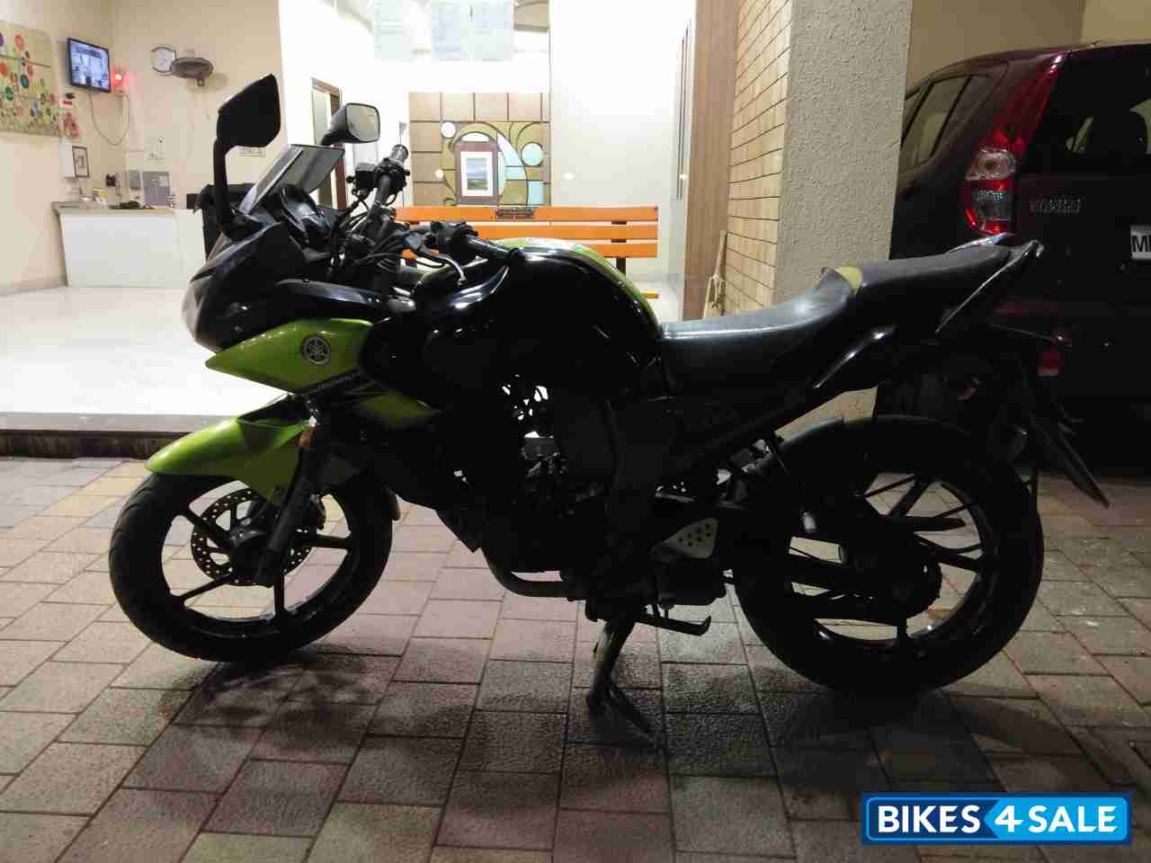 Black And Green Yamaha Fazer