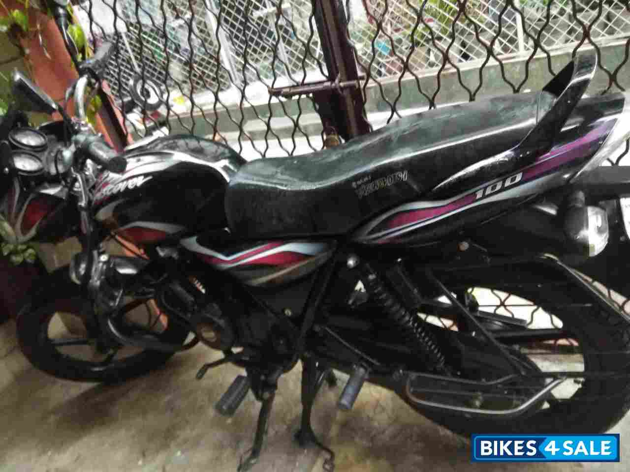 Black-redm Bajaj Discover 100 DTS-Si