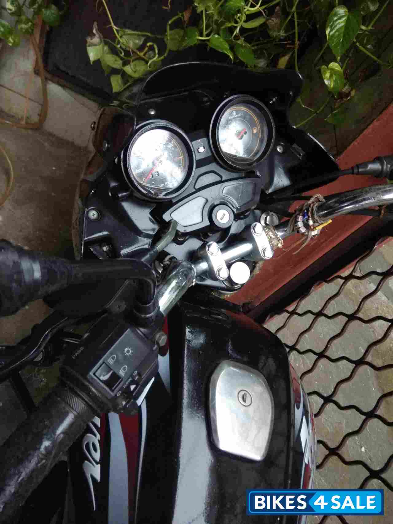 Black-redm Bajaj Discover 100 DTS-Si