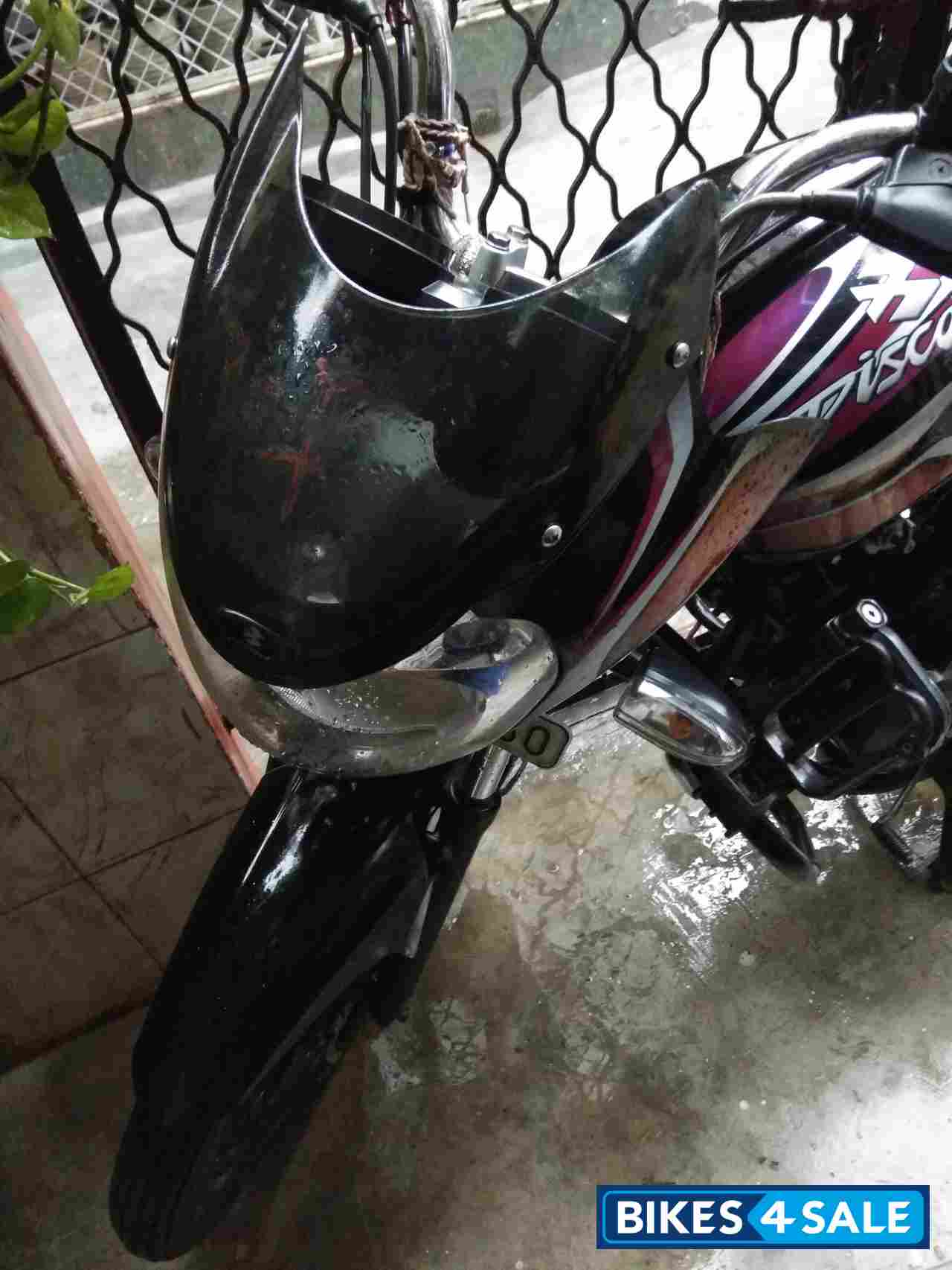 Black-redm Bajaj Discover 100 DTS-Si