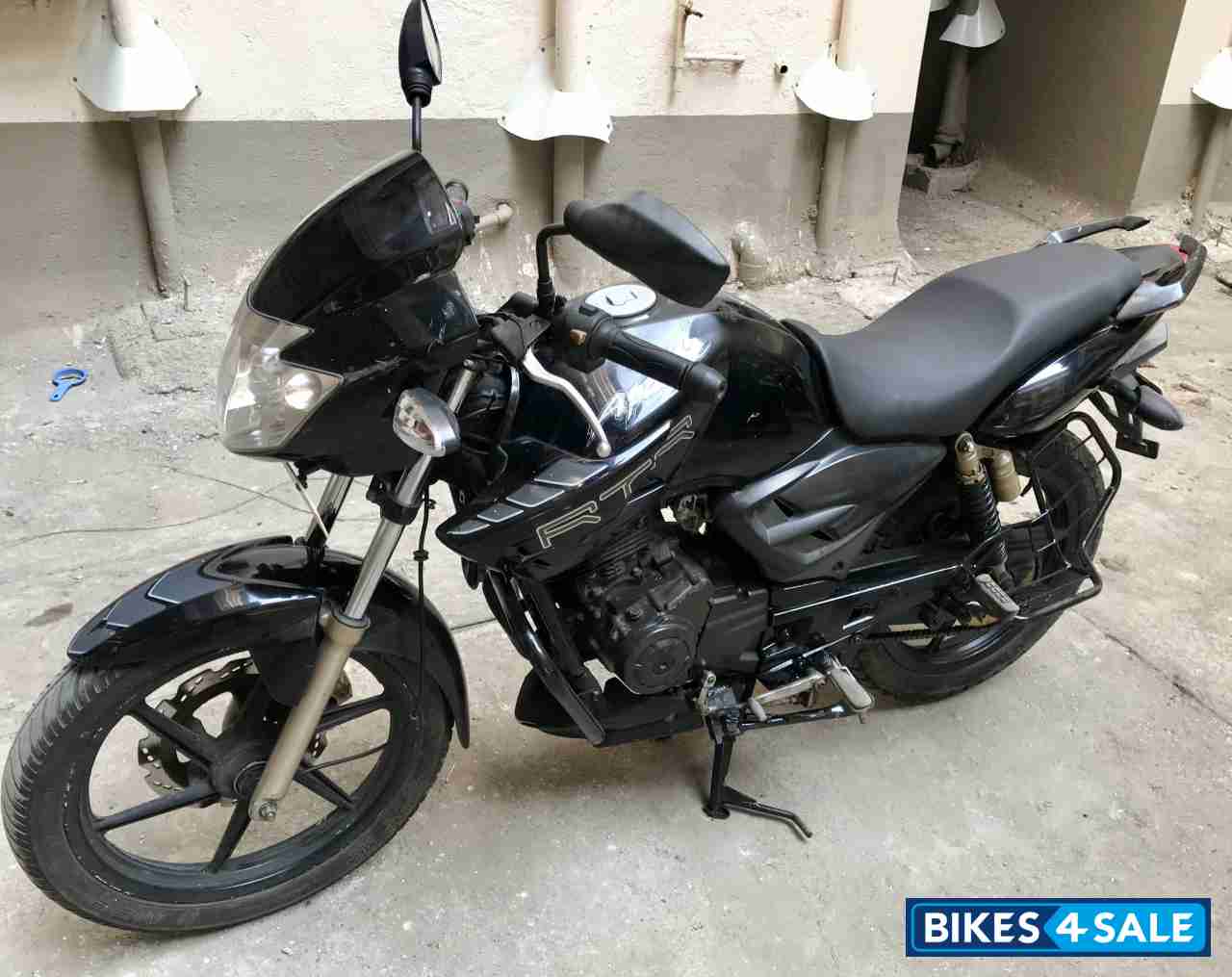 Black TVS Apache RTR 180