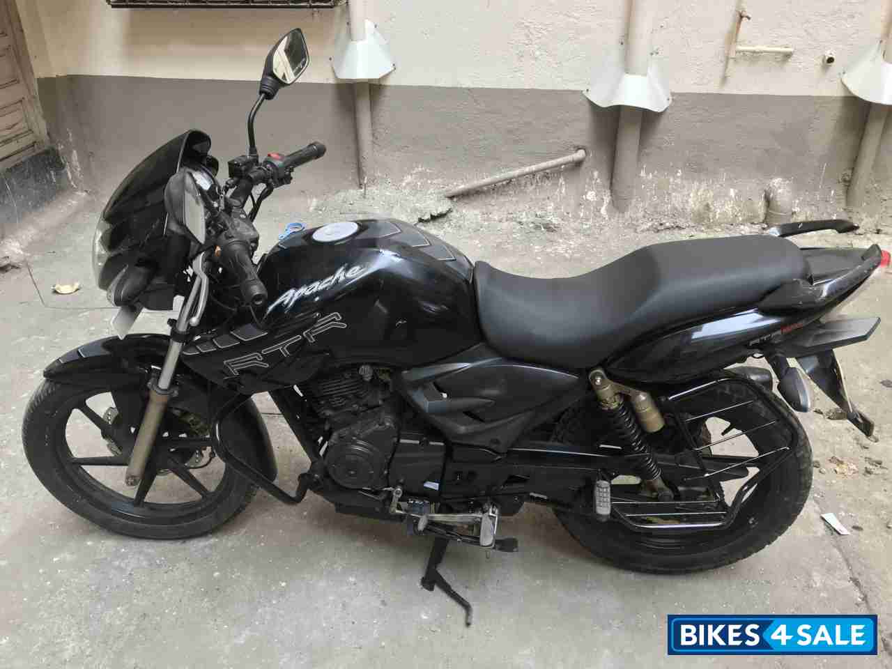 Black TVS Apache RTR 180
