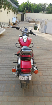 Red Bajaj Avenger 220 DTS-i