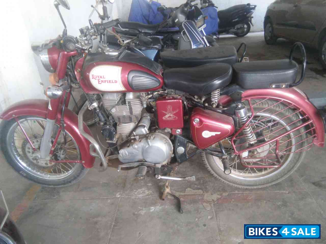 Maroon Royal Enfield Classic 350 Maroon Royal Enfield Classic 350