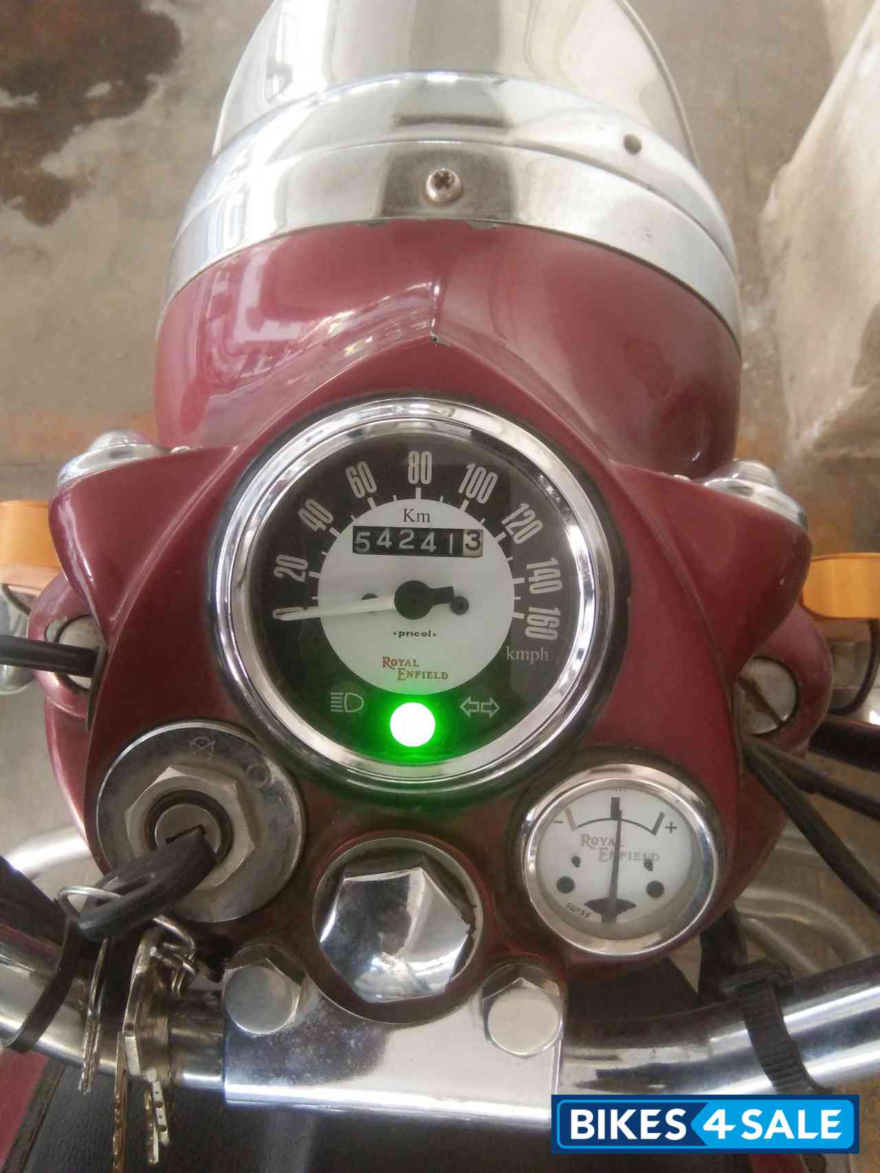 Maroon Royal Enfield Classic 350 Maroon Royal Enfield Classic 350