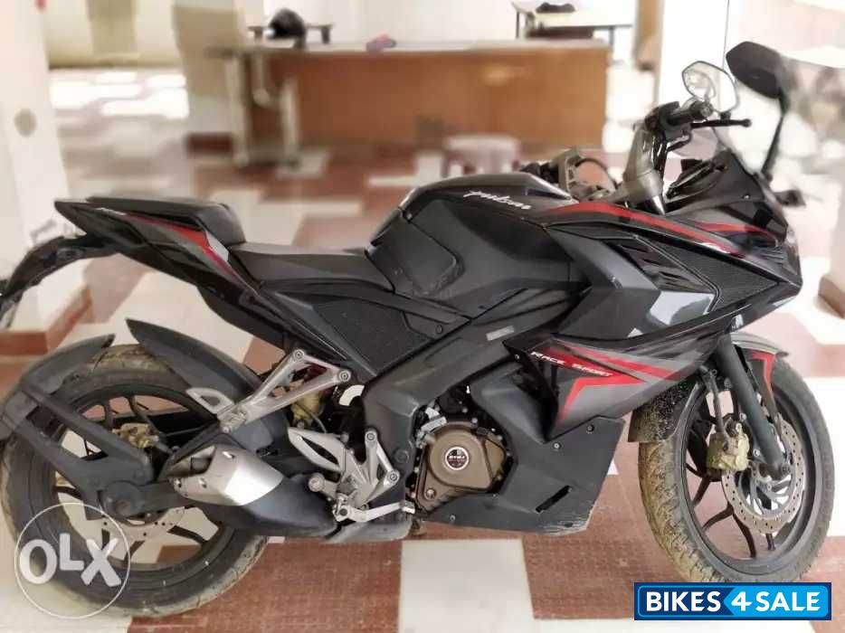 Black Bajaj Pulsar RS 200