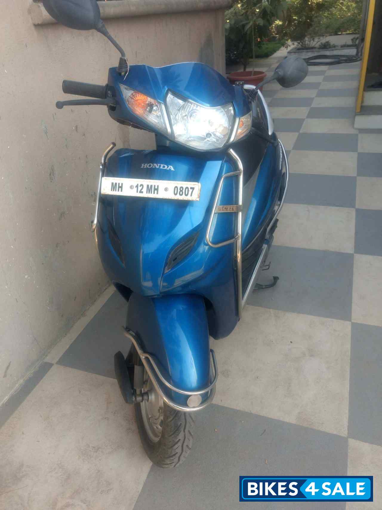 Mettallic Blue Honda Activa i