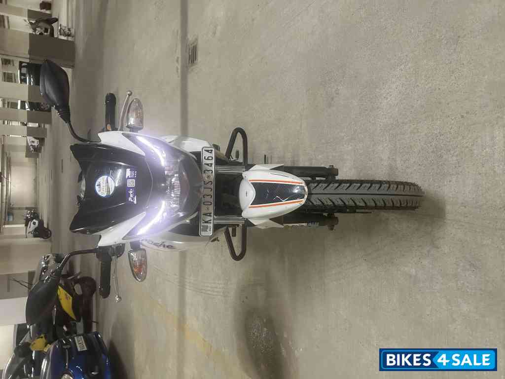 White TVS Apache RTR 160