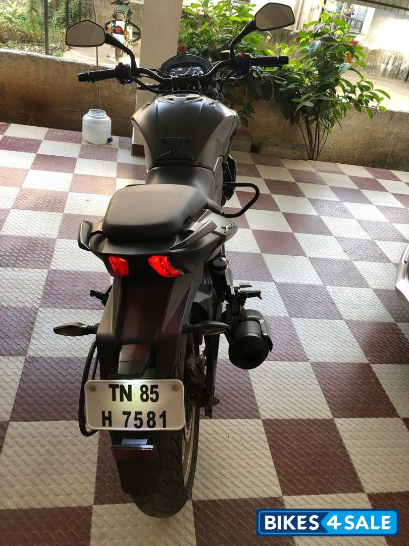 Matte Black Bajaj Dominar 400 Disc
