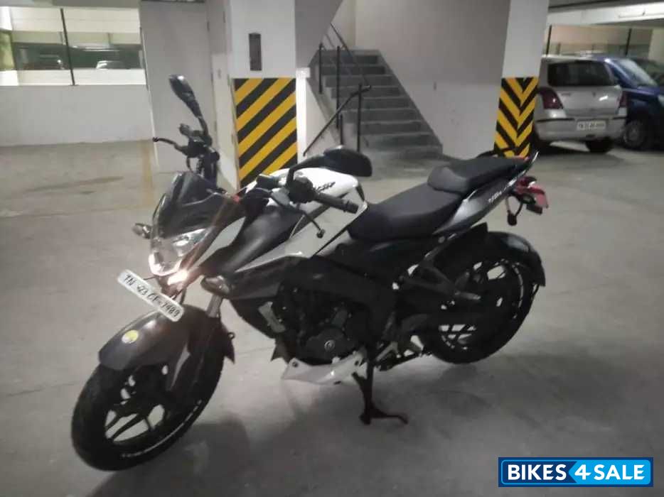 White Bajaj Pulsar 200 NS White Bajaj Pulsar 200 NS