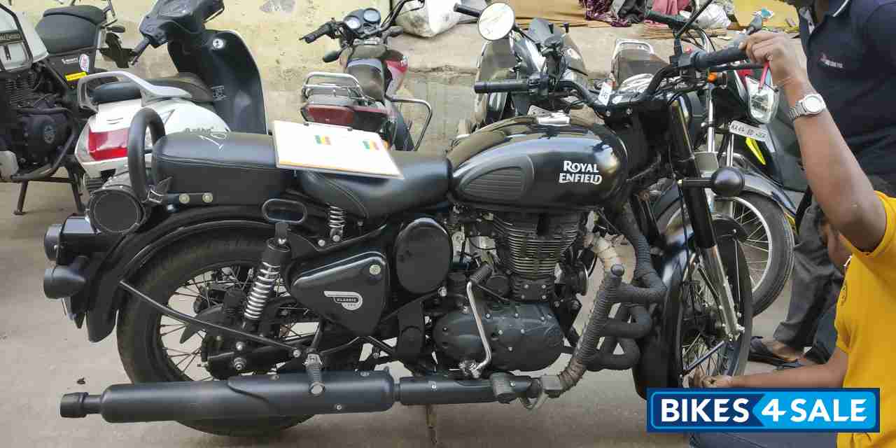 Royal Enfield Classic Stealth Black