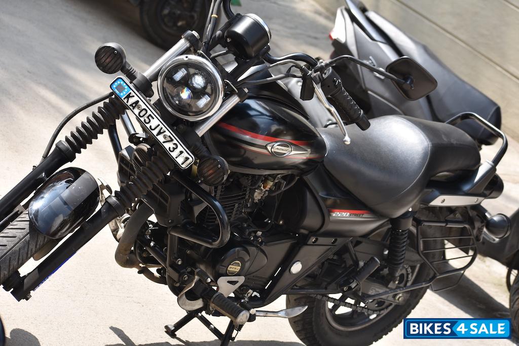 Black Bajaj Avenger Street 220 Black Bajaj Avenger Street 220