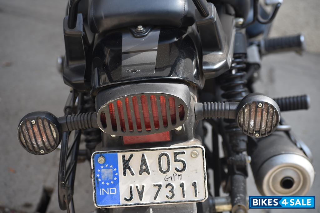 Black Bajaj Avenger Street 220 Black Bajaj Avenger Street 220