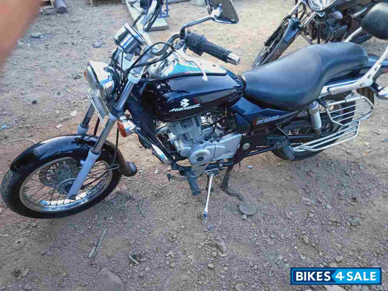 Bajaj Avenger 200 DTS-i