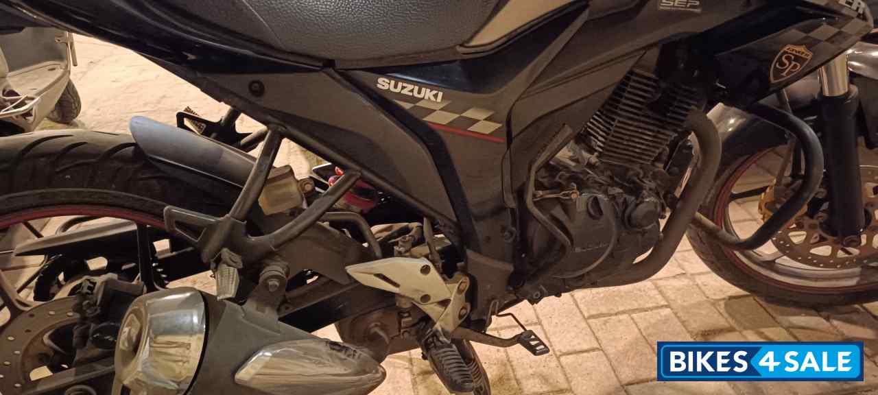 Matte Grey Suzuki Gixxer SP
