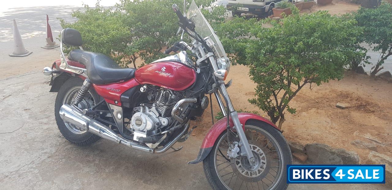 Red Bajaj Avenger 220 DTS-i