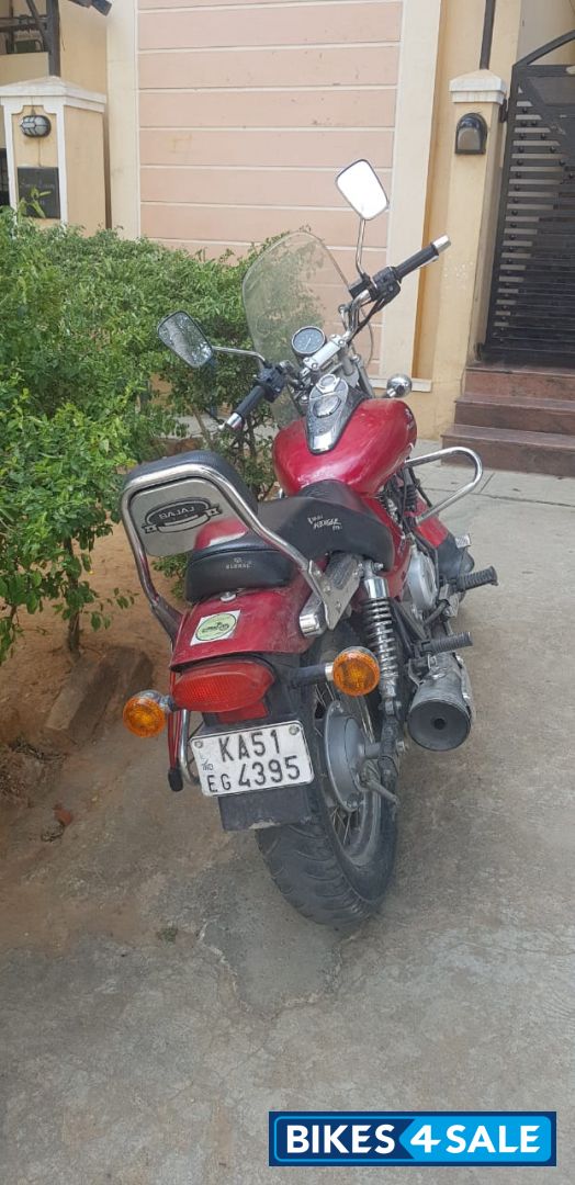 Red Bajaj Avenger 220 DTS-i
