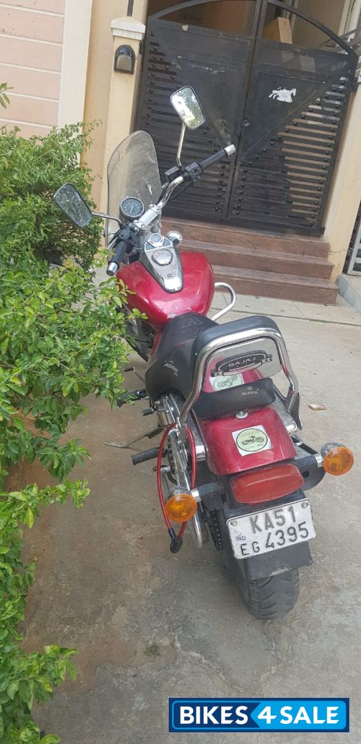 Red Bajaj Avenger 220 DTS-i