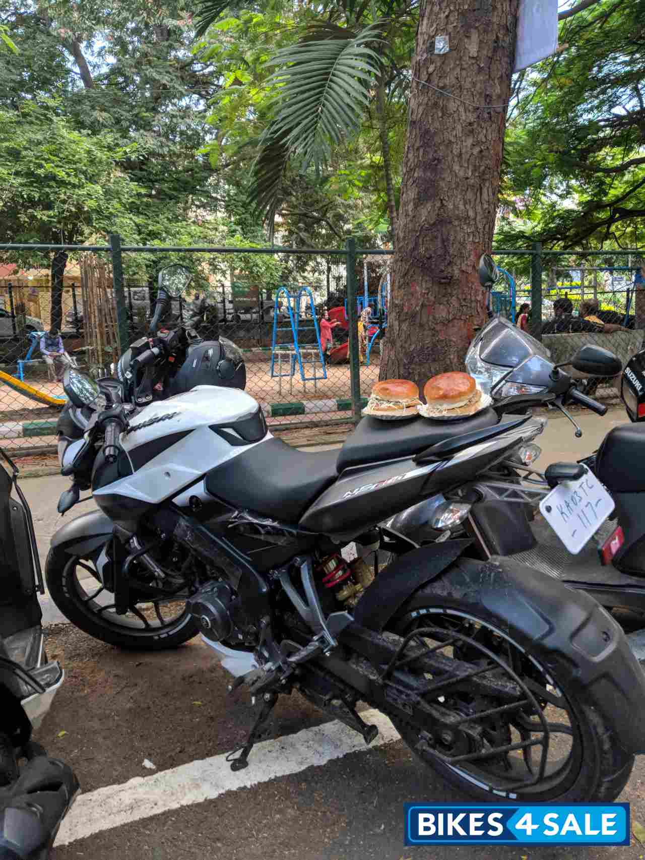 White Bajaj Pulsar 200 NS