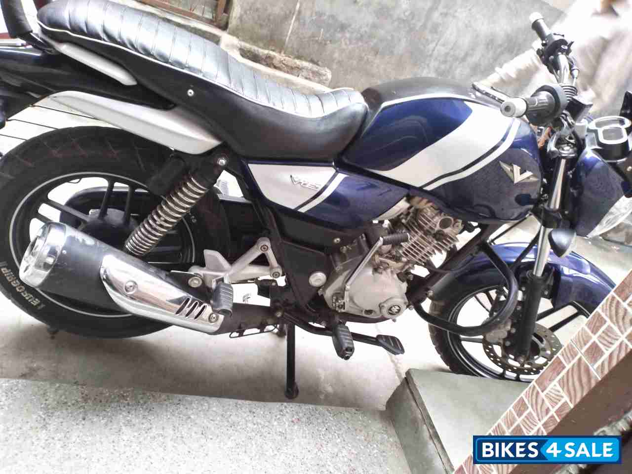 Dark Montego Bl Bajaj V15