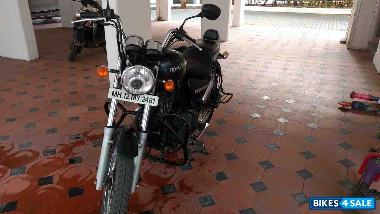 Black Royal Enfield Thunderbird 500