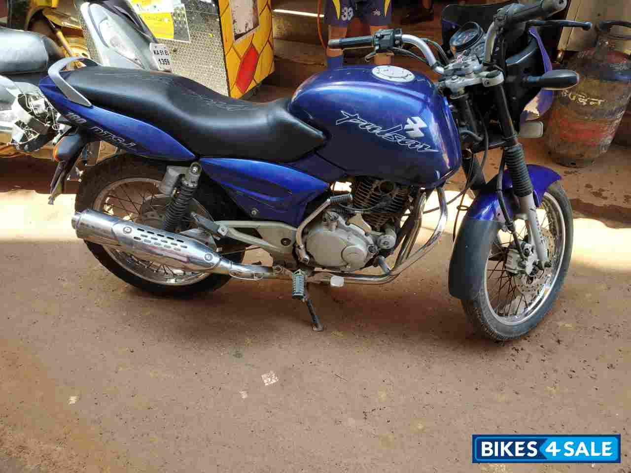Blue Bajaj Pulsar 180 DTSi